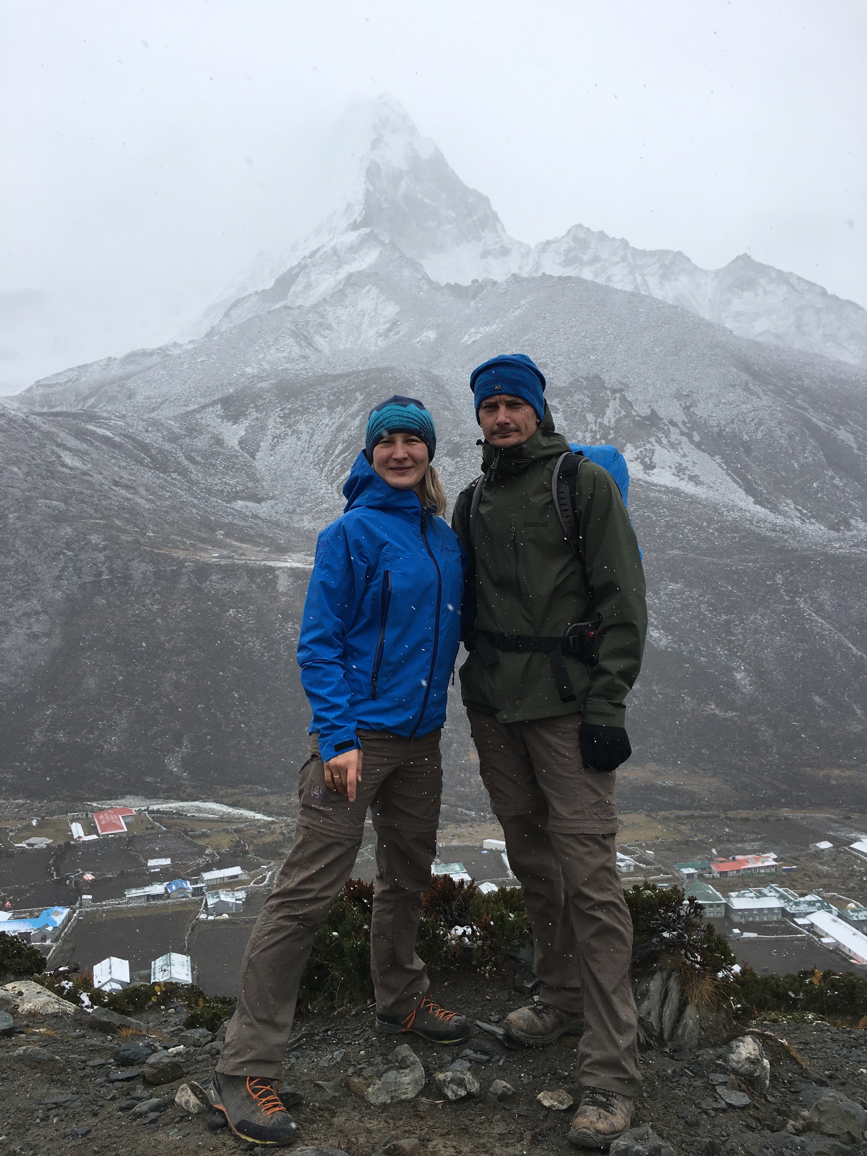 Aleksandra Kost w okolicach Everest Base Camp podczas opadów śniegu