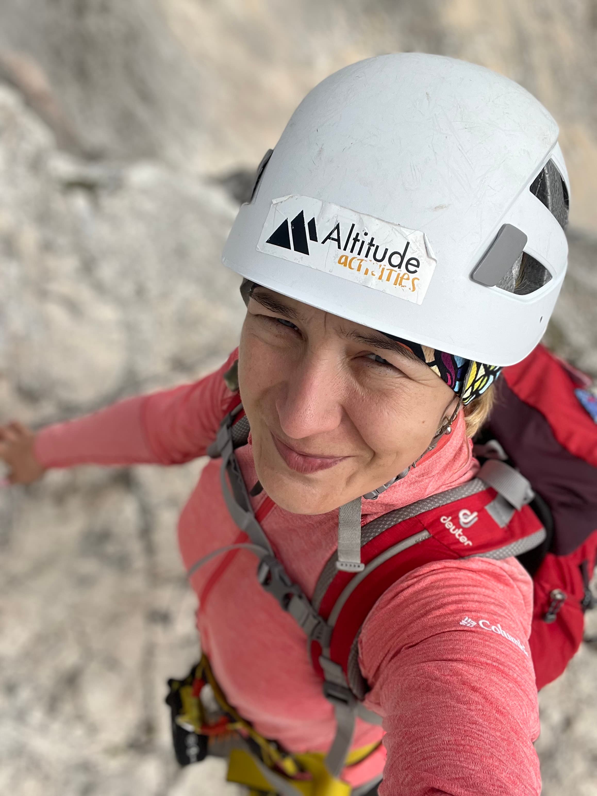 Selfie z via ferraty - Aleksandra Kost w kasku Altitude Activities