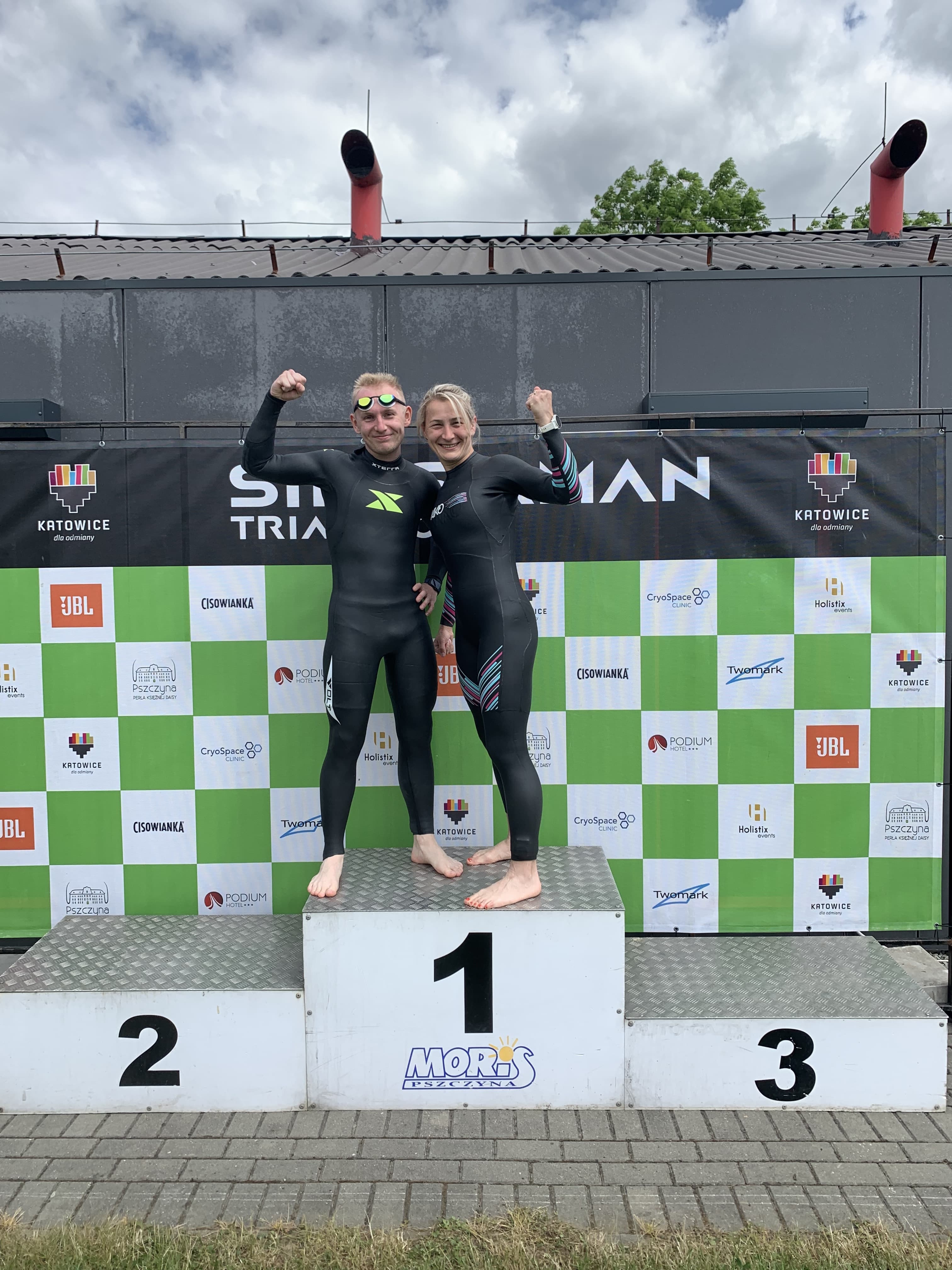 Aleksandra Kost z bratem na podium zawodów Silesiaman Triathlon Pszczyna 2022