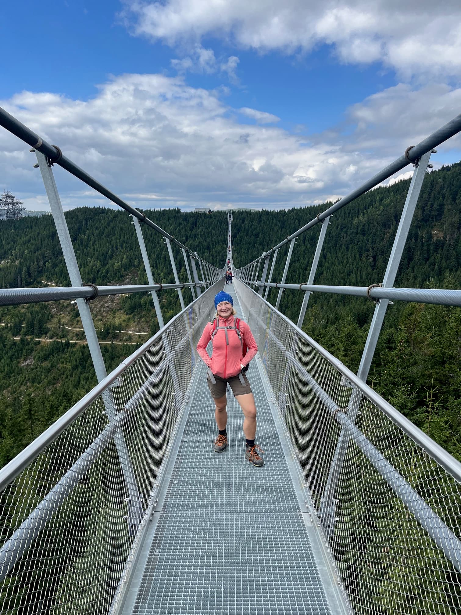 Aleksandra Kost na Sky Bridge — najdłuższym wiszącym moście dla pieszych